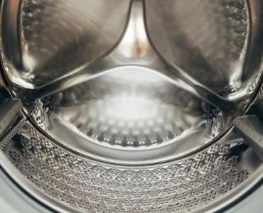 Pożegnaj dudnienie: 11 prostych sposobów, by wyciszyć wibrującą pralkę