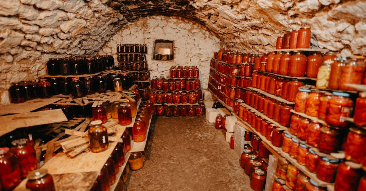 Zgodna piwnica: sprytne sposoby na porządek i koniec domowych sporów