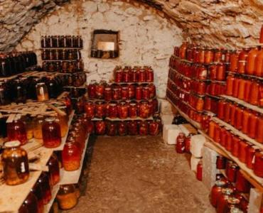 Zgodna piwnica: sprytne sposoby na porządek i koniec domowych sporów