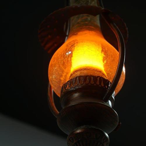 Natura nad głową: 14 stylowych sposobów na lampy z abażurami z traw morskich