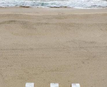 Lśniące i ultralekkie: 10 pomysłów na leżaki z polerowanego aluminium do ogrodu i na taras