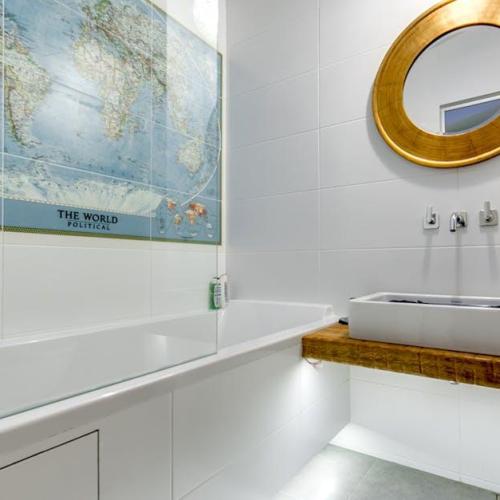 Koniec z poślizgami w łazience: wybierz idealne pady antypoślizgowe do wanny krok po kroku