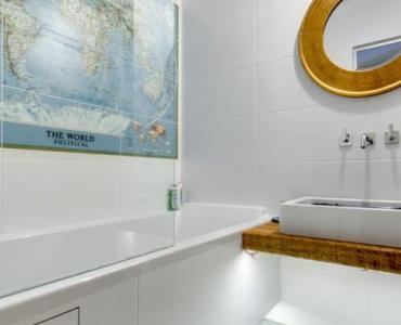 Koniec z poślizgami w łazience: wybierz idealne pady antypoślizgowe do wanny krok po kroku