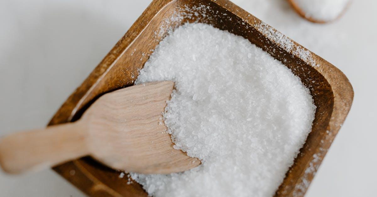 Zmywarka na diecie: jak bez wysiłku ograniczyć zużycie soli i zachować lśniące naczynia