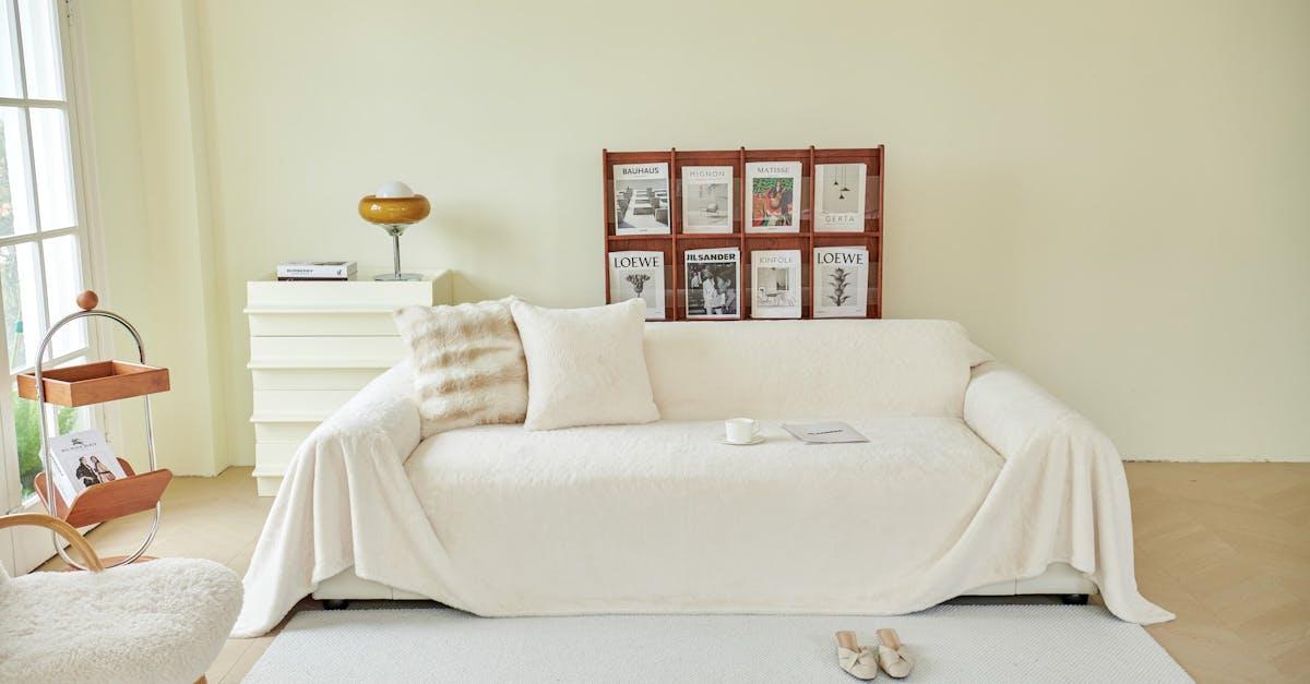 Świeża kanapa bez chemii: domowe triki na zneutralizowanie nieprzyjemnych zapachów