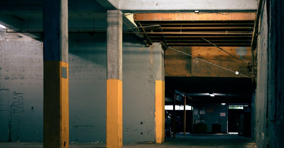 Epoksyd w garażu bez tajemnic: 9 pomysłów na szczelną, trwałą i estetyczną posadzkę